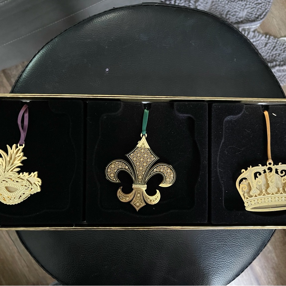 Gold Ornament Set with Fleur-de-Lis, Crown, and Leaf Designs